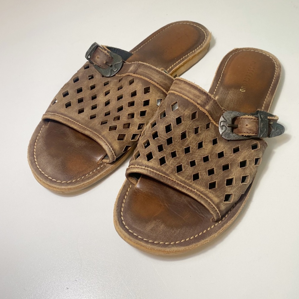Women's Musse & Cloud Morea Distressed Brown Leather Flat Sandals Size 10